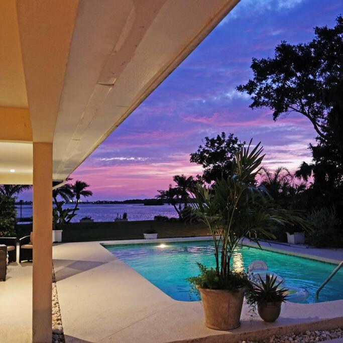 Perfecto'S Retreat- Luxury Cabin Villa St. Petersburg Dış mekan fotoğraf